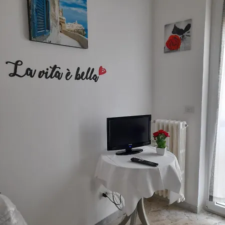 Sweet Night In Apartament